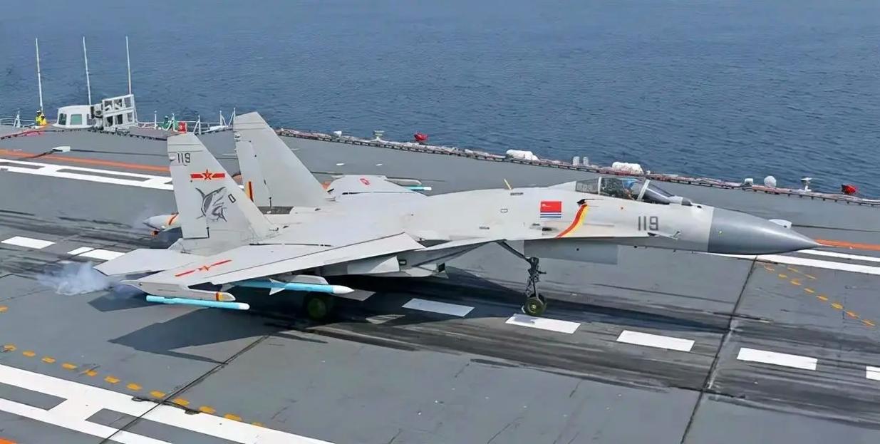 歼-15舰载机的高长与宽，探索中国新一代舰载战斗机的关键参数，歼-15舰载机关键参数揭秘，高长与宽探索新一代舰载战斗机之路