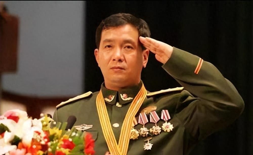 独臂将军丁晓兵与儿媳之间的温情故事，独臂将军丁晓兵与儿媳的深情故事