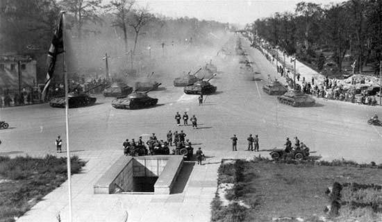 虎式重坦简介,二战中的钢铁巨兽,二战中的钢铁巨兽,虎式重坦简介