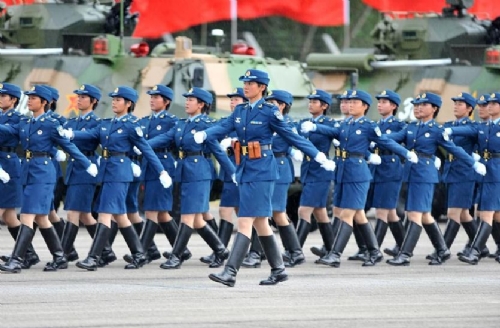 香港人眼中的国庆阅兵,荣耀与自豪的展现,香港视角下的国庆阅兵,荣耀与自豪的彰显