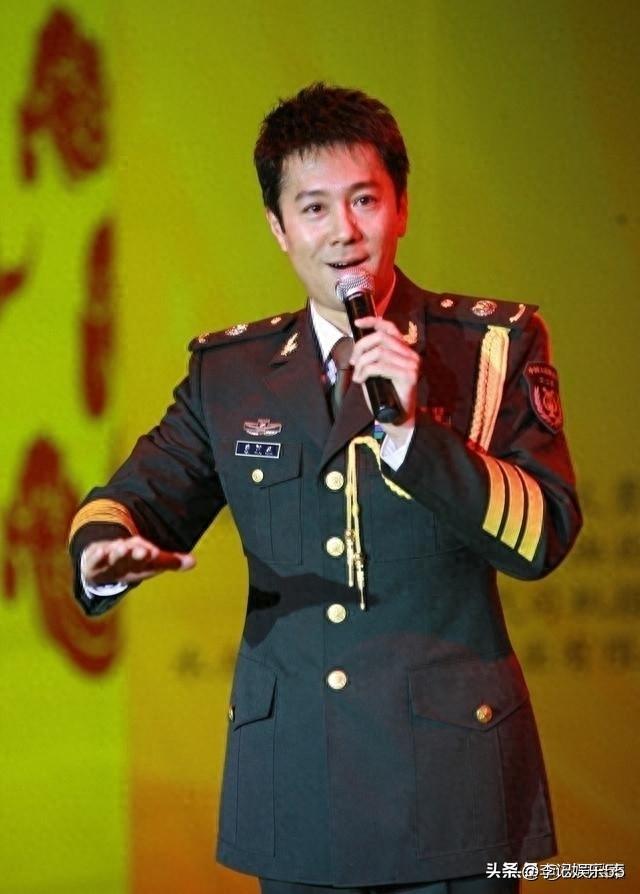 中国女兵，单人的力量与坚韧之美，中国女兵，单人力量的坚韧与美丽