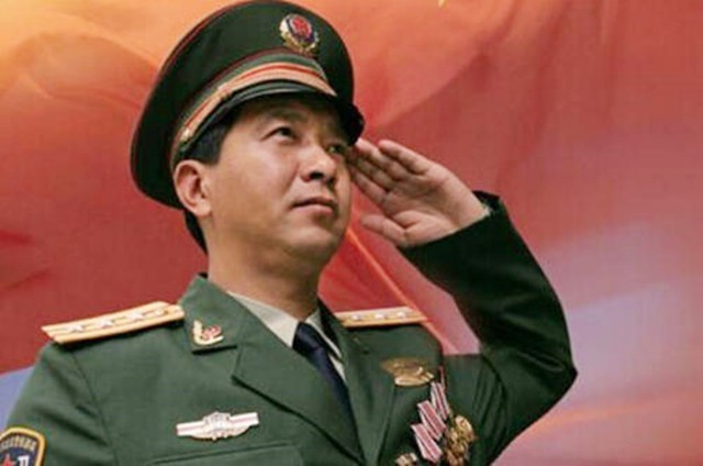 丁晓兵，英雄之路与家庭之谜——他的儿子是否存在？，丁晓兵，英雄之路与家庭之谜——儿子的存在与否揭秘