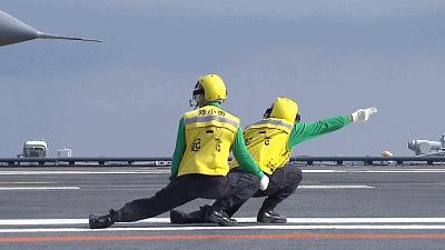 航空母舰舰载机的力量与战略价值，航空母舰舰载机的力量及其战略价值解析