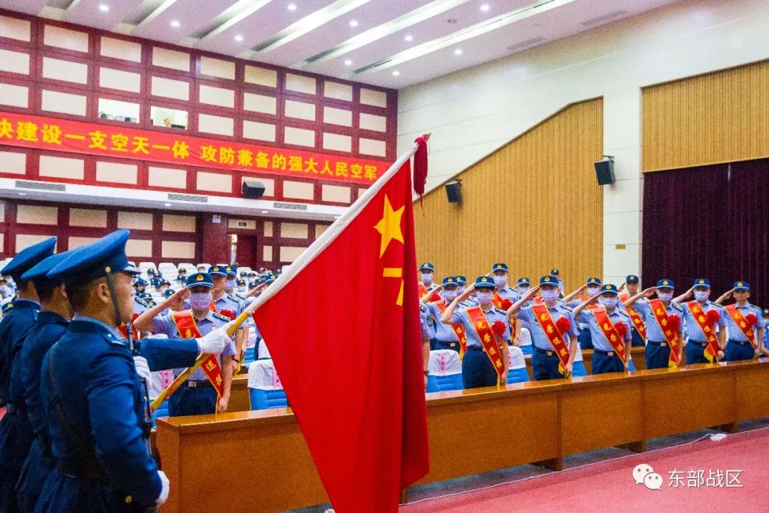火箭军军服图片，展现新时代军人的风采，火箭军军服展示新时代军人风采