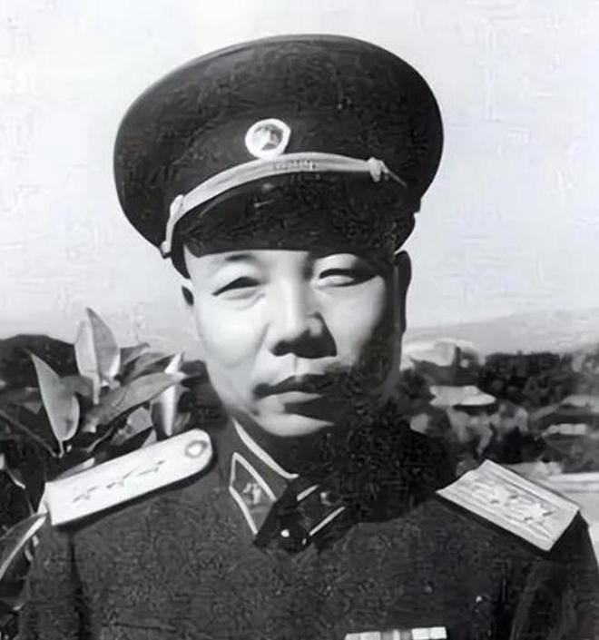 传奇人物，1955年最年轻的少将——英勇无畏的军事领袖，传奇人物，英勇无畏的军事领袖——最年轻的少将（1955年）