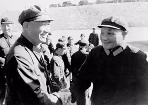 朱日和阅兵全况，朱日和阅兵全景报道