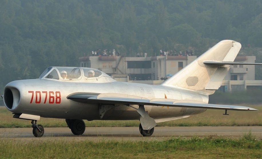 中国歼-12战机图片,历史与技术的融合展现,中国歼-12战机,历史与技术的融合展现图片集锦