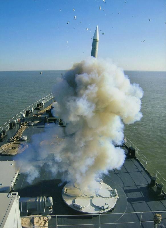 中国海军的055型驱逐舰，实力与力量的象征，中国海军055型驱逐舰，实力与力量的典范
