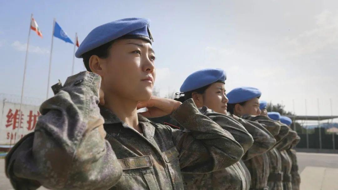 中国维和部队女兵高清图片，展现新时代巾帼英雄的风采，中国维和部队女兵风采，新时代巾帼英雄高清图片展示