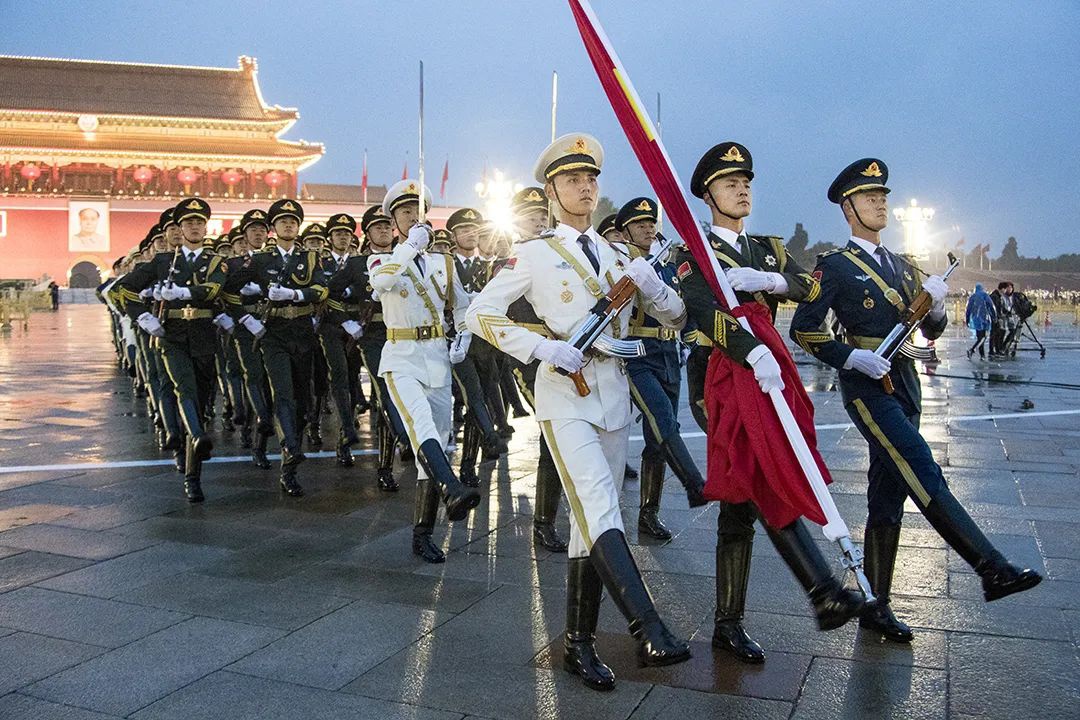 三军仪仗队图片作为头像的探讨，三军仪仗队头像图片，背后的故事与象征意义探讨