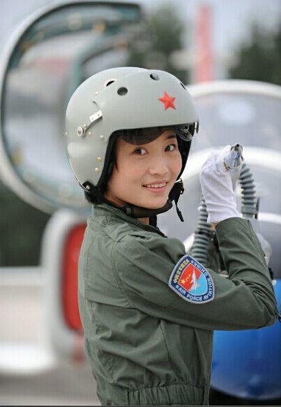 中国女兵的丰彩，坚韧、勇敢与荣耀，中国女兵的丰姿，坚韧、勇敢与荣耀的赞歌