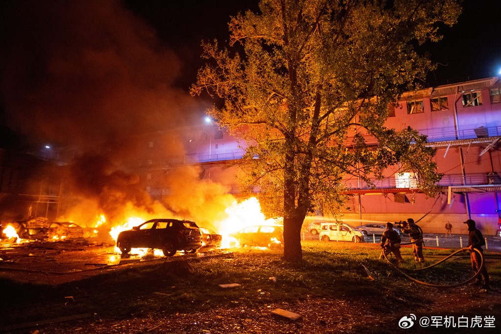 俄罗斯遭遇大规模轰炸，历史事件的回顾与反思，俄罗斯历史轰炸事件回顾，反思与启示