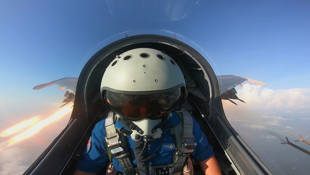 空军飞行员父母待遇详解，空军飞行员父母待遇全面解析