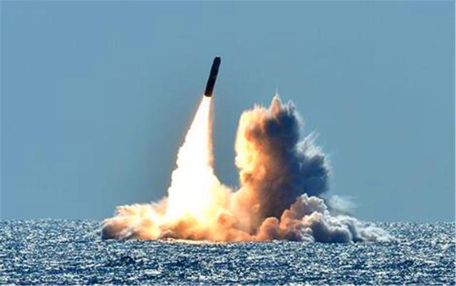 山东舰航母排水量有多大?揭秘中国海军巨舰的磅礴力量,揭秘山东舰航母的磅礴力量,排水量究竟有多大?