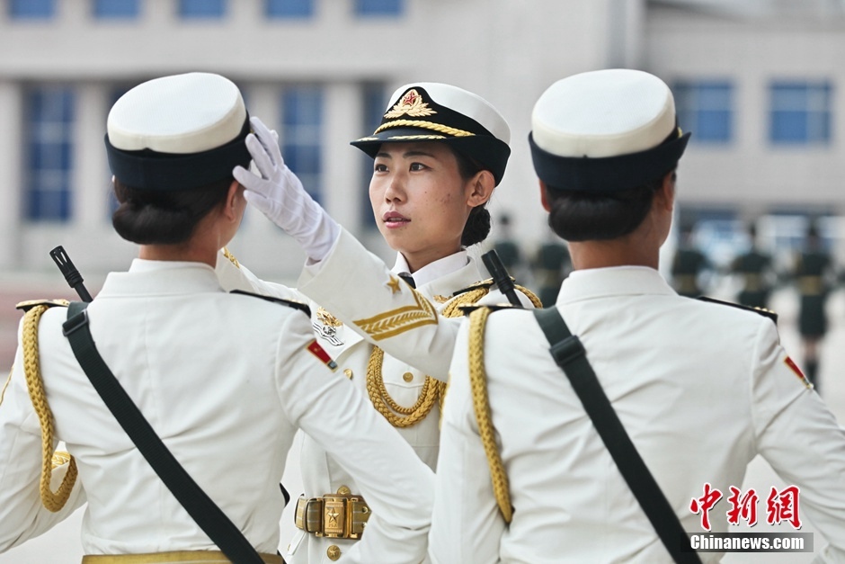 中国人民解放军三军仪仗队中的女兵，荣耀与担当，中国人民解放军三军仪仗队女兵的荣耀与担当
