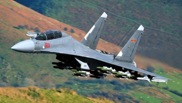 歼16战斗机折纸艺术，如何折出飞得更远的战机，歼16战斗机折纸艺术，折纸技巧揭秘，让战机飞得更远！