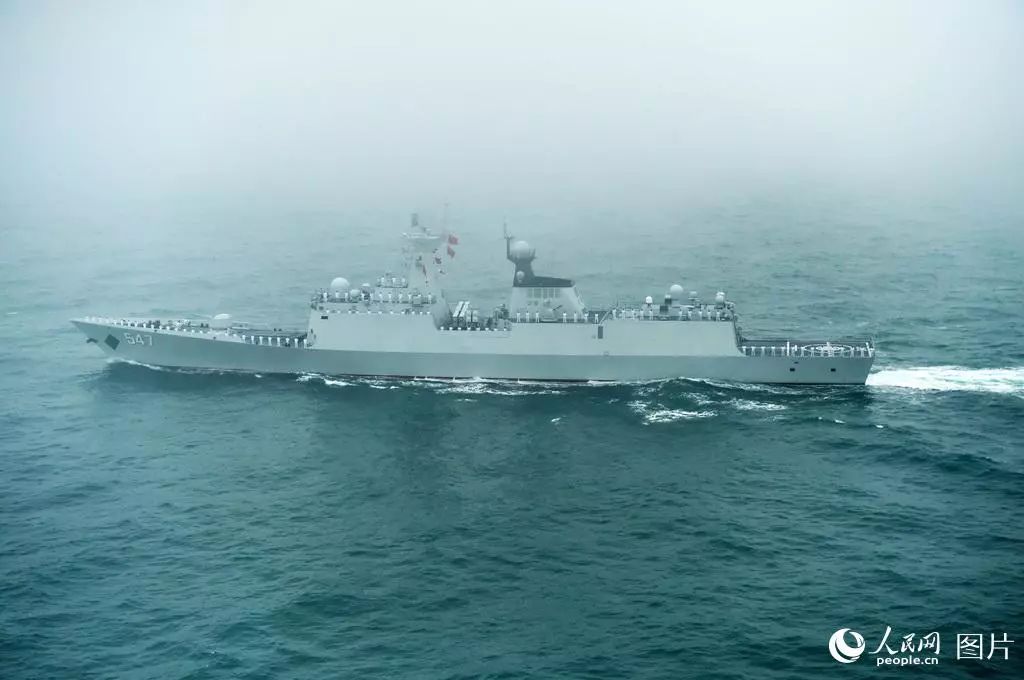 中国海军70周年阅兵大雾中的壮丽篇章，中国海军70周年阅兵，大雾中的威武之师