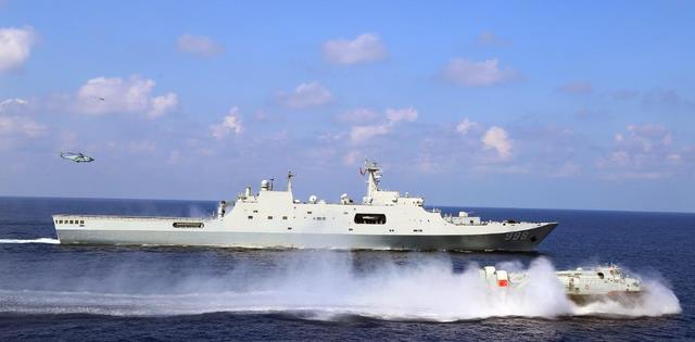 揭秘中国海军新型战舰，072B登陆舰，揭秘，中国海军新型战舰——强大的072B登陆舰亮相