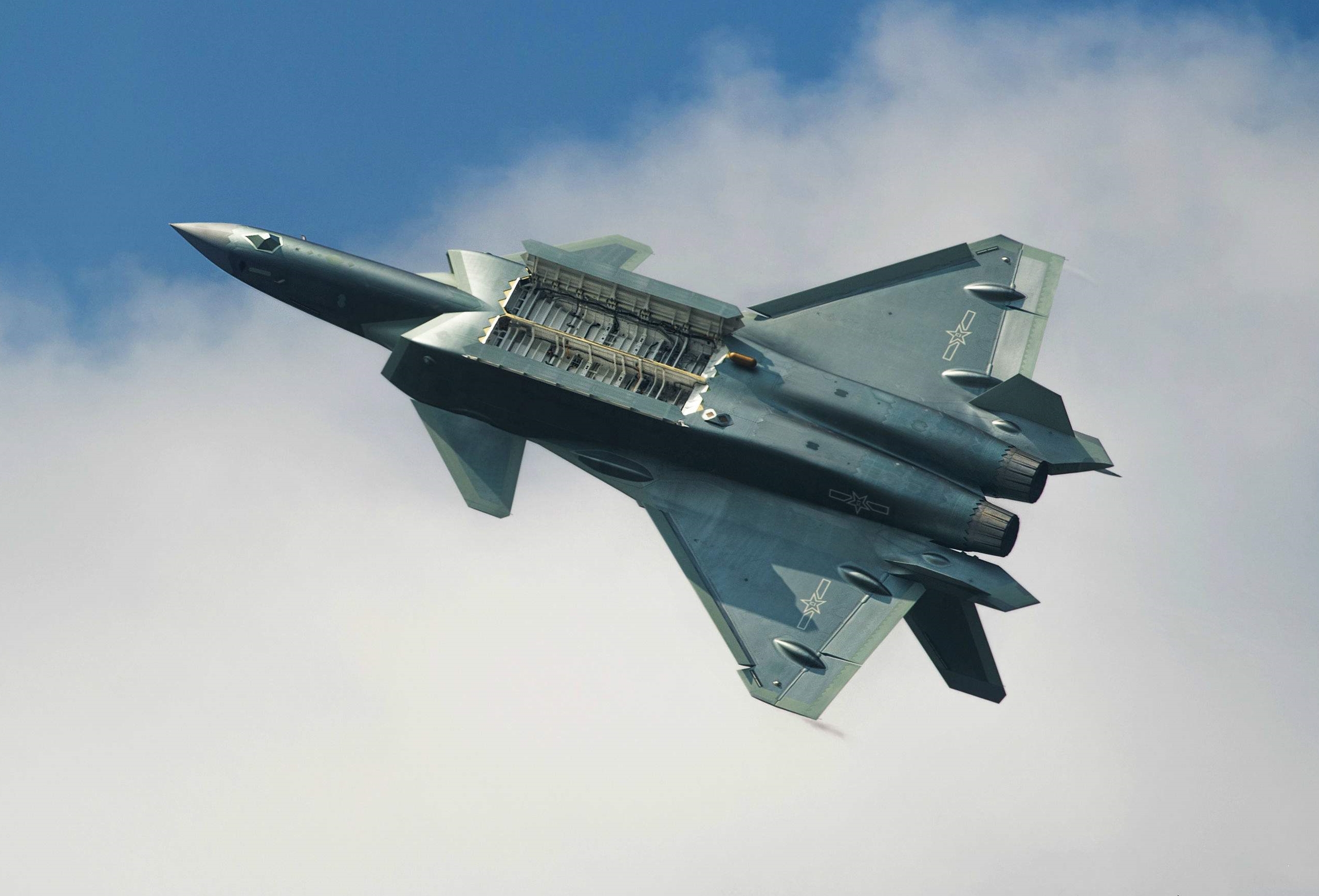 歼-20与鹰击-18，中国空军的新时代武器组合，中国空军新时代武器组合，歼-20与鹰击-18的无敌组合