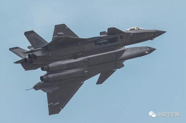 美空军司令感叹歼-20为战机之首，东西方空中力量之巅的对话，东西方空中力量之巅，歼-20与美国空军司令的赞叹对话