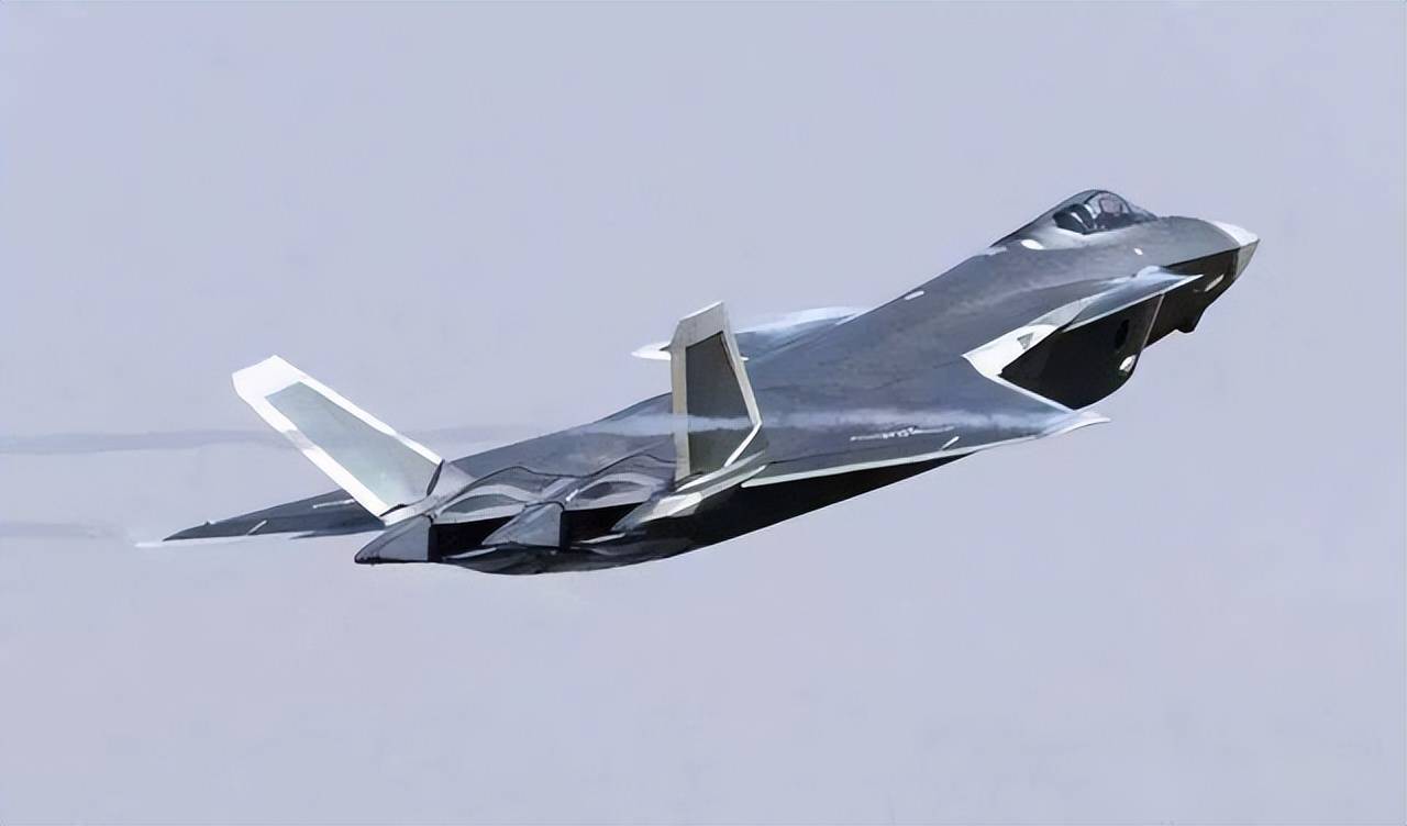 歼-20B首飞,中国空军新一代隐形战斗力的腾飞,歼-20B首飞成功,中国空军新一代隐形战斗力展翅腾飞