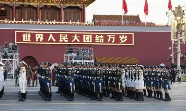 三军仪仗队亮相红场——彰显国家荣耀与力量，三军仪仗队红场亮相，国家荣耀与力量的展现