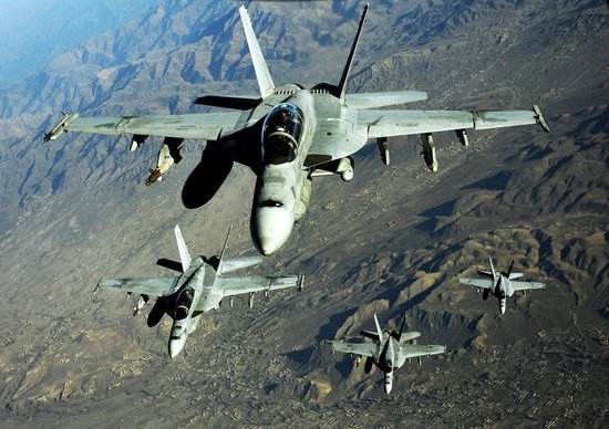 超级大黄蜂战斗机和歼-15,空中巨人的对比与解析,超级大黄蜂与歼-15,空中巨人的对比解析