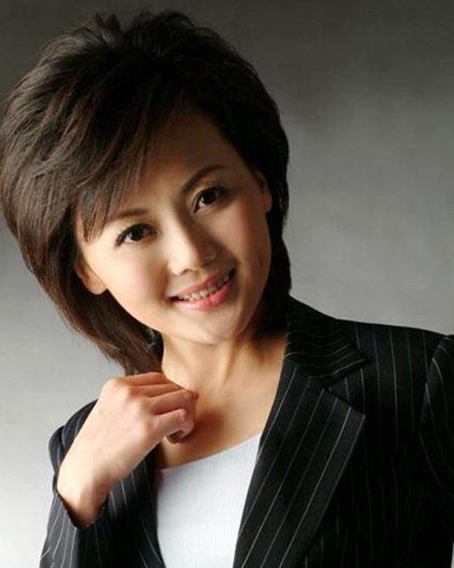 中央CCTV-5女主持人风采展示，图片与魅力并存，CCTV-5女主持人风采，图片展示与魅力无限