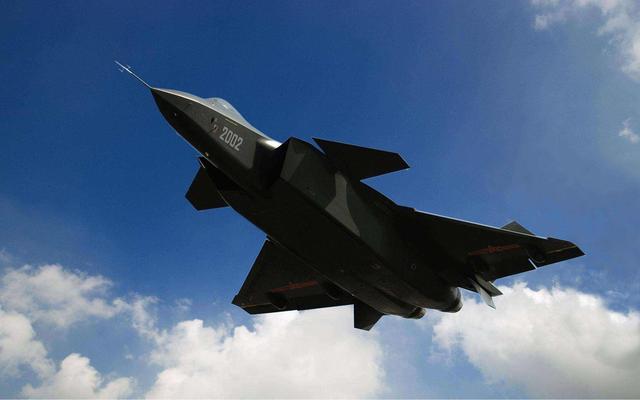 歼-20开始服役了吗?深度解析中国新一代隐身战斗机的进展,深度解析,中国新一代隐身战斗机歼-20的进展及服役状态