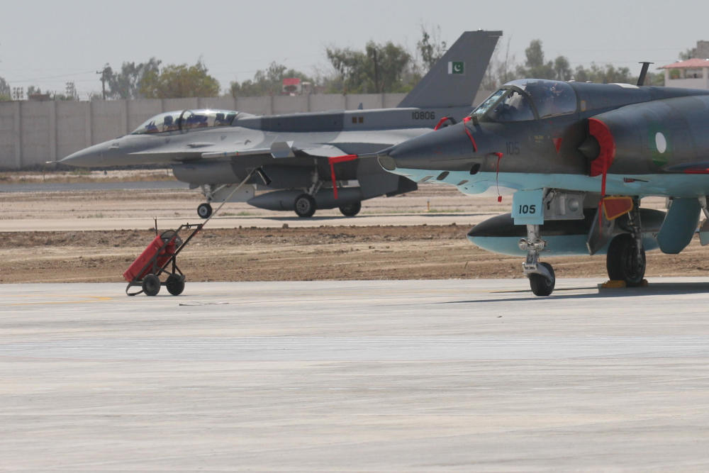 歼-10C与幻影2000,空中力量的对比与探析,歼-10C与幻影2000,空中力量对比与深度探析