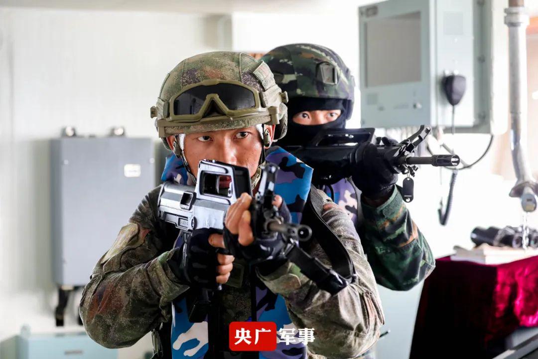 蛟龙突击队李永东，铁血战士的荣耀与担当，蛟龙突击队李永东，铁血战士的荣耀与担当之路