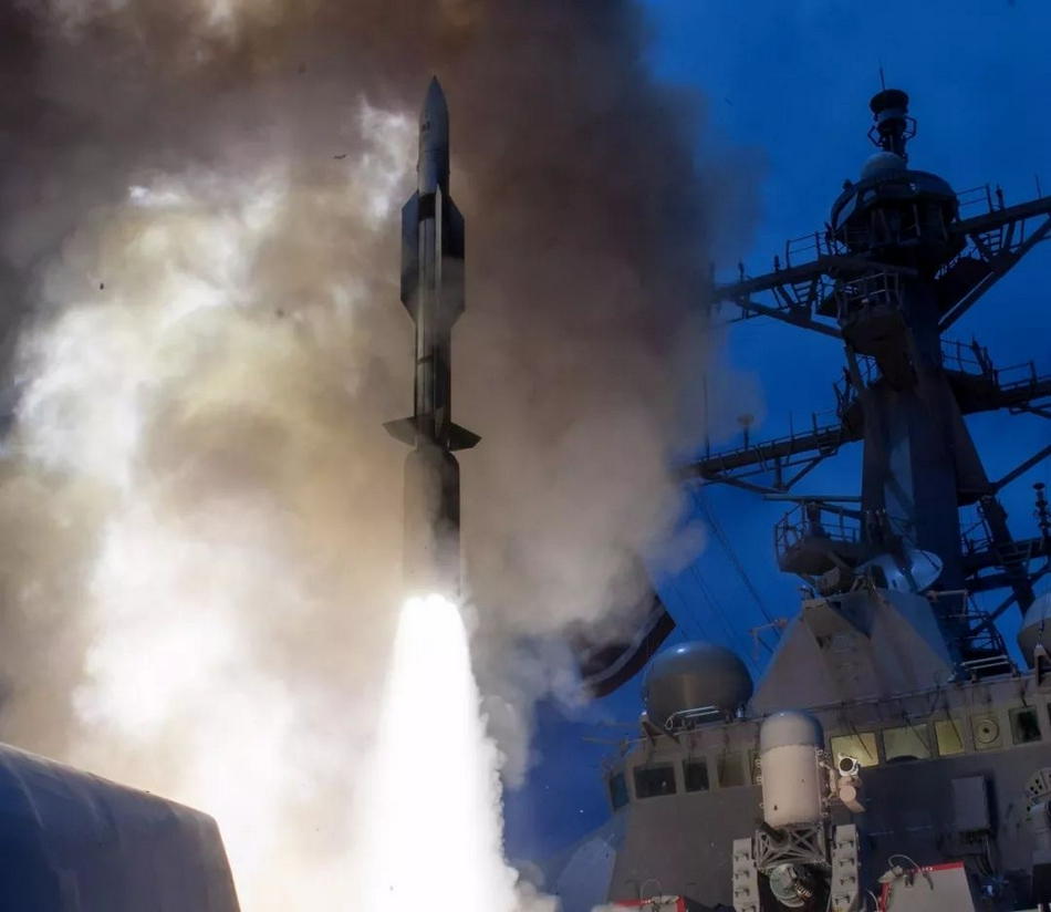 标准导弹，现代战争中的精准打击力量，标准导弹，现代战争的精准打击利器