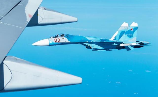 苏-30VS与F-15，空中巨人的对决，苏-30VS与F-15，空中巨人对决揭秘