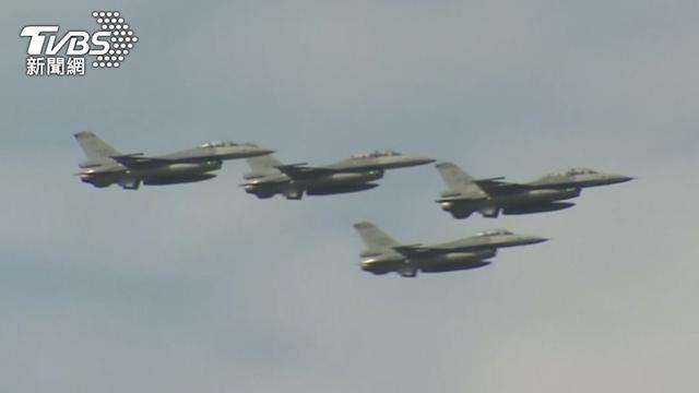 F-16战斗机服役年份探究，F-16战斗机服役年份深度解析