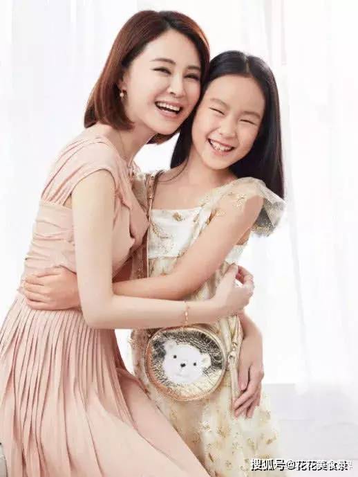 祁发宝现任妻子的照片,聚焦背后的故事与情感,祁发宝妻子背后的故事与情感揭秘