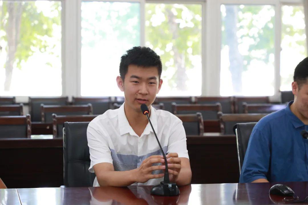徐云鹏，一位引领时代的杰出人物，徐云鹏，时代引领者的杰出风采