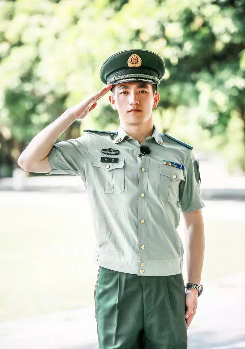 中国武警衣服图片，历史、设计及其象征意义，中国武警服饰，历史、设计与象征意义全解析