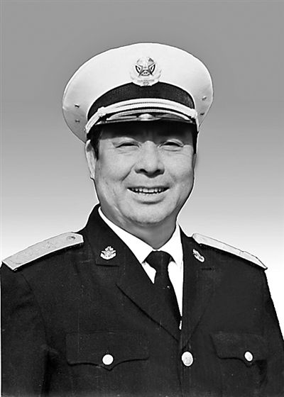 海军王岳忠简介,一位英勇无畏的海军将领的传奇人生,海军将领王岳忠的传奇人生简介