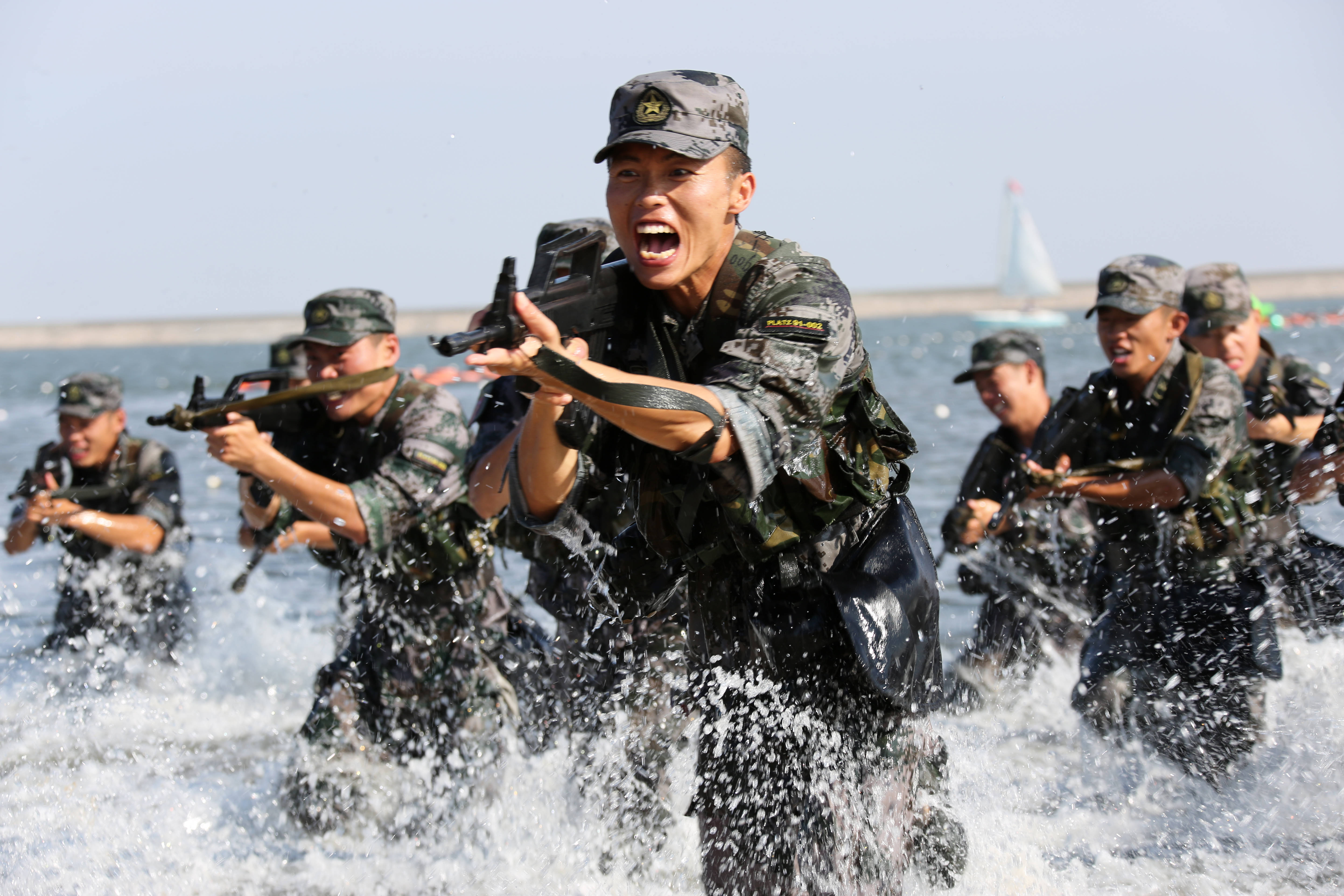 关于二炮和武警哪个地位高的探讨，二炮与武警地位比较，深度探讨与解析