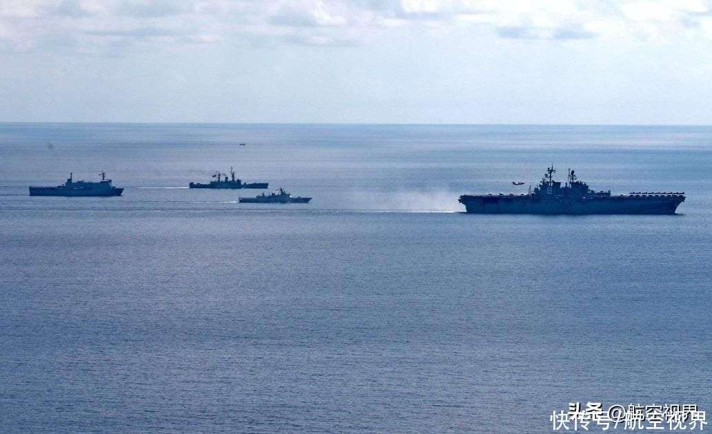 我军舰进入台海，展示捍卫国家主权与领土完整的决心与实力，军舰驶入台海，展示捍卫国家主权与领土完整的决心与力量