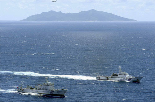 中日军舰对视，历史与现实的交织，中日军舰对视，历史与现实的碰撞