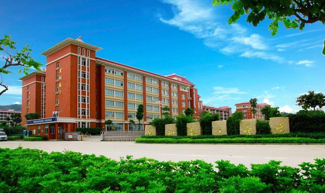 福建舰的主要突破，引领中国海军走向新时代的里程碑，福建舰主要突破，中国海军新时代的里程碑