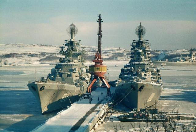 航母的吨位，揭示现代海军巨舰的磅礴力量，现代海军巨舰磅礴力量，航母吨位揭秘