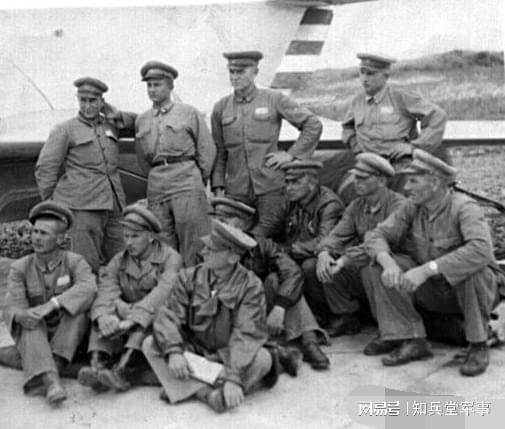 中国人民志愿军在司令兼政治委员彭德怀的带领下，中国人民志愿军在彭德怀司令兼政治委员的领导下战斗纪实