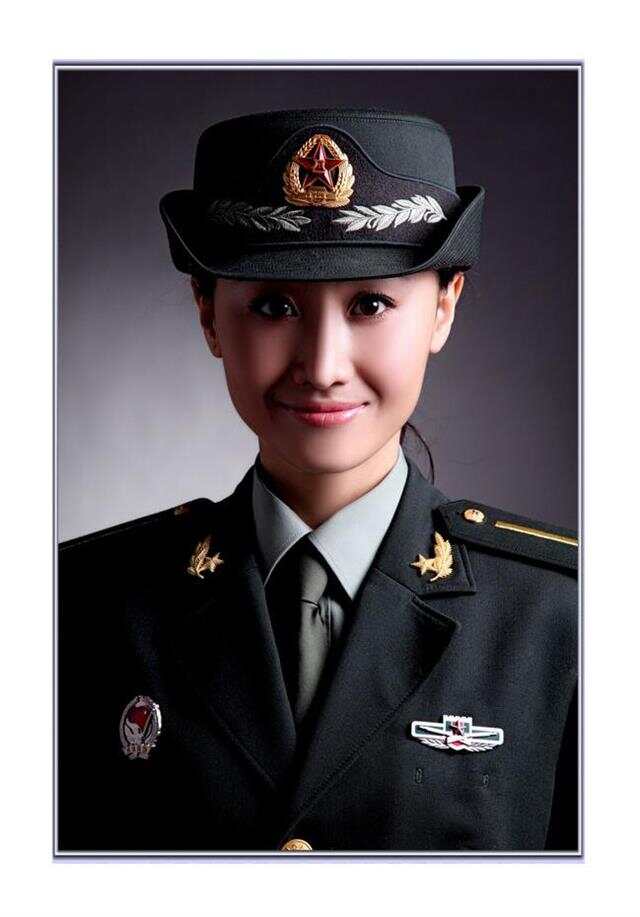 中国女兵最美照片集锦，坚韧与柔美的独特魅力，中国女兵坚韧与柔美魅力照片集锦，展现最美风采