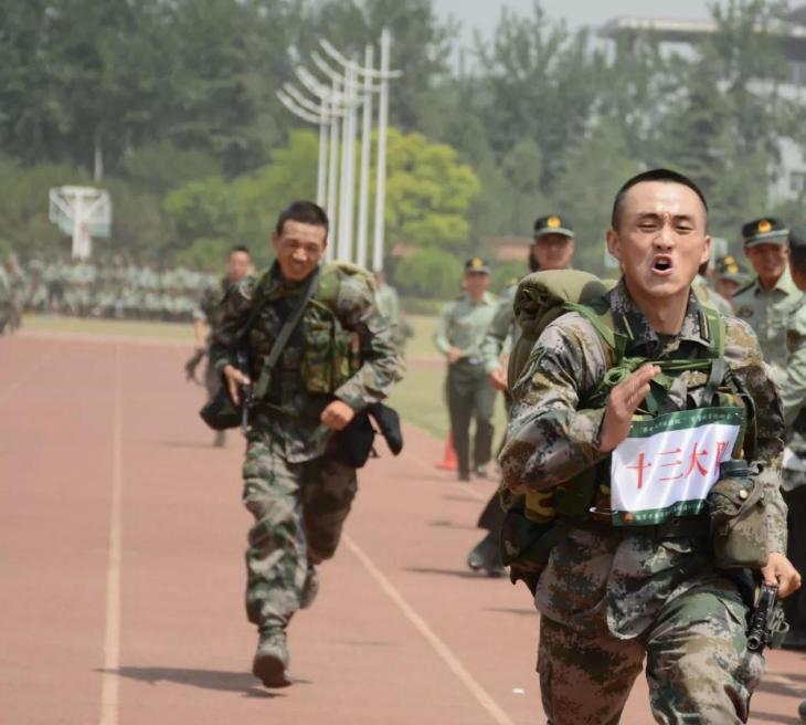 近视能否报考军校，问题解析与探讨，近视报考军校解析，探讨与探讨的限制条件