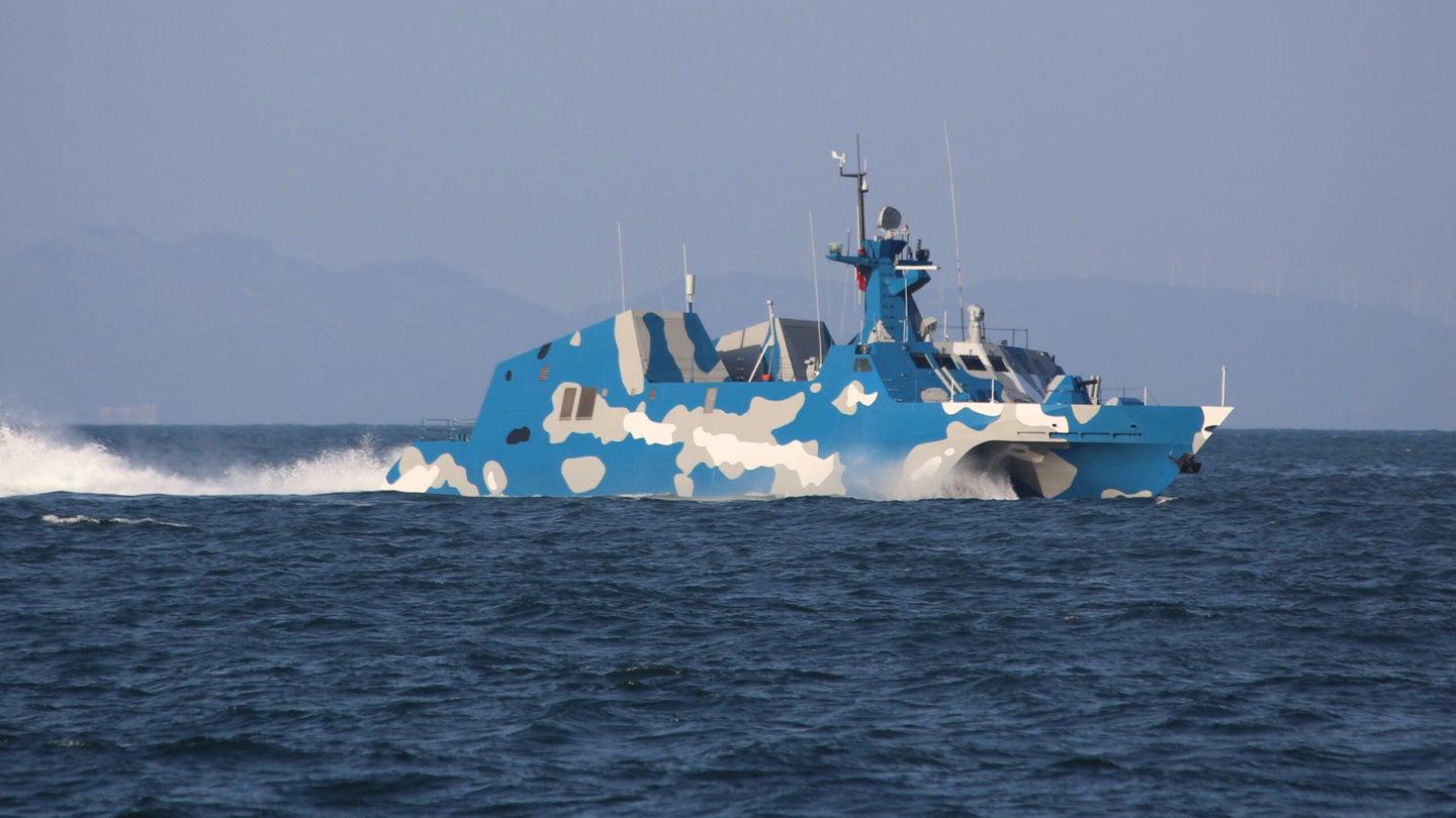 关于中国海军的022型导弹快艇吨位分析，中国海军022型导弹快艇吨位解析