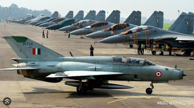 中国空军成立时间及其历史背景与发展,中国空军成立史,历史背景、发展历程及壮大之路