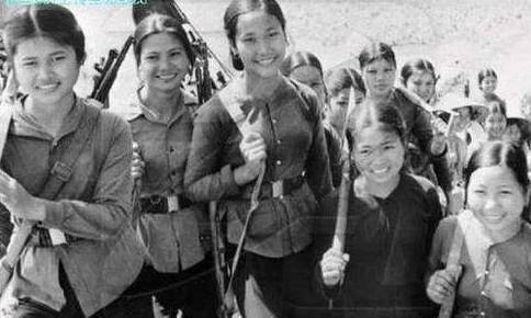 中国女兵在越南，一部揭示英勇精神的纪录片，中国女兵在越南，英勇精神的真实写照纪录片