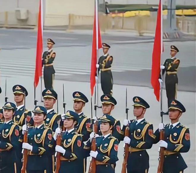 三军仪仗队退役复学，荣耀与未来的交汇点，三军仪仗队退役复学，荣耀与未来的交融时刻